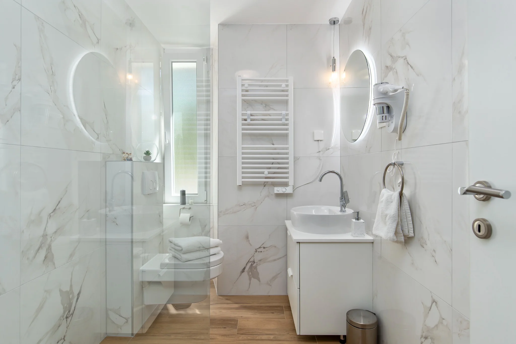Apartman 2 kupaonica s walk-in tu?em i umivaonikom