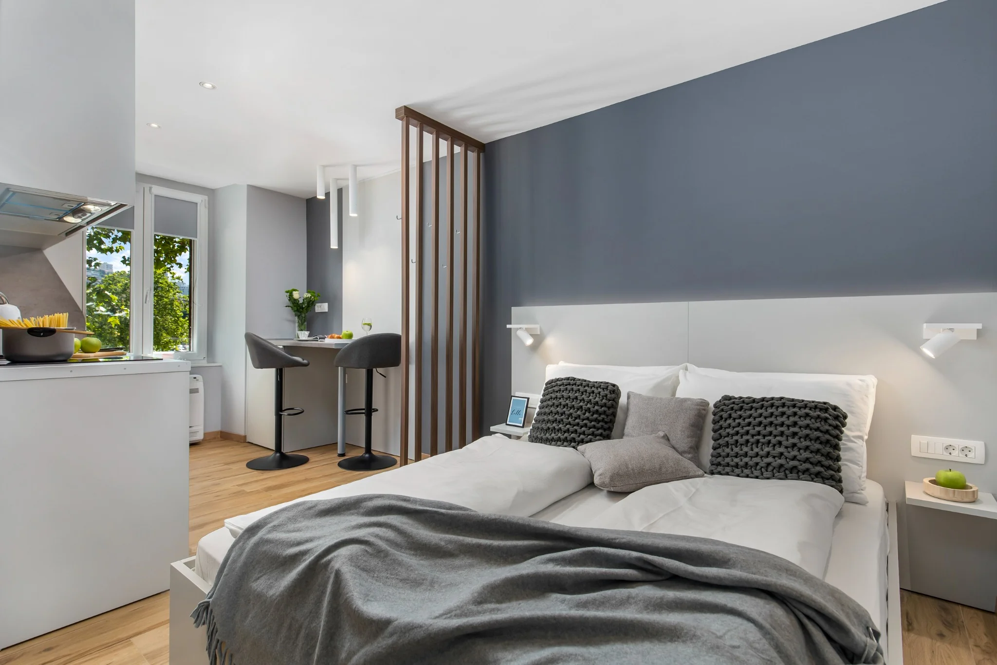 Apartman 2 ?iroki pogled na studio s krevetom i blagovaonskim dijelom