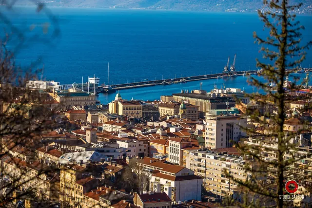Blick von Trsat auf die Stadt und den Hafen von Rijeka